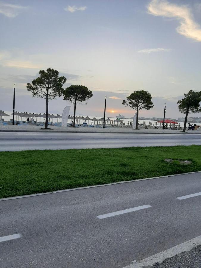Grazioso Apartamento Arredato A Due Passi Dal Lungomare วญอเรอ ภายนอก รูปภาพ